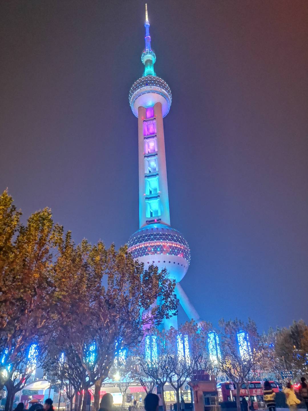 夜晚的东方明珠