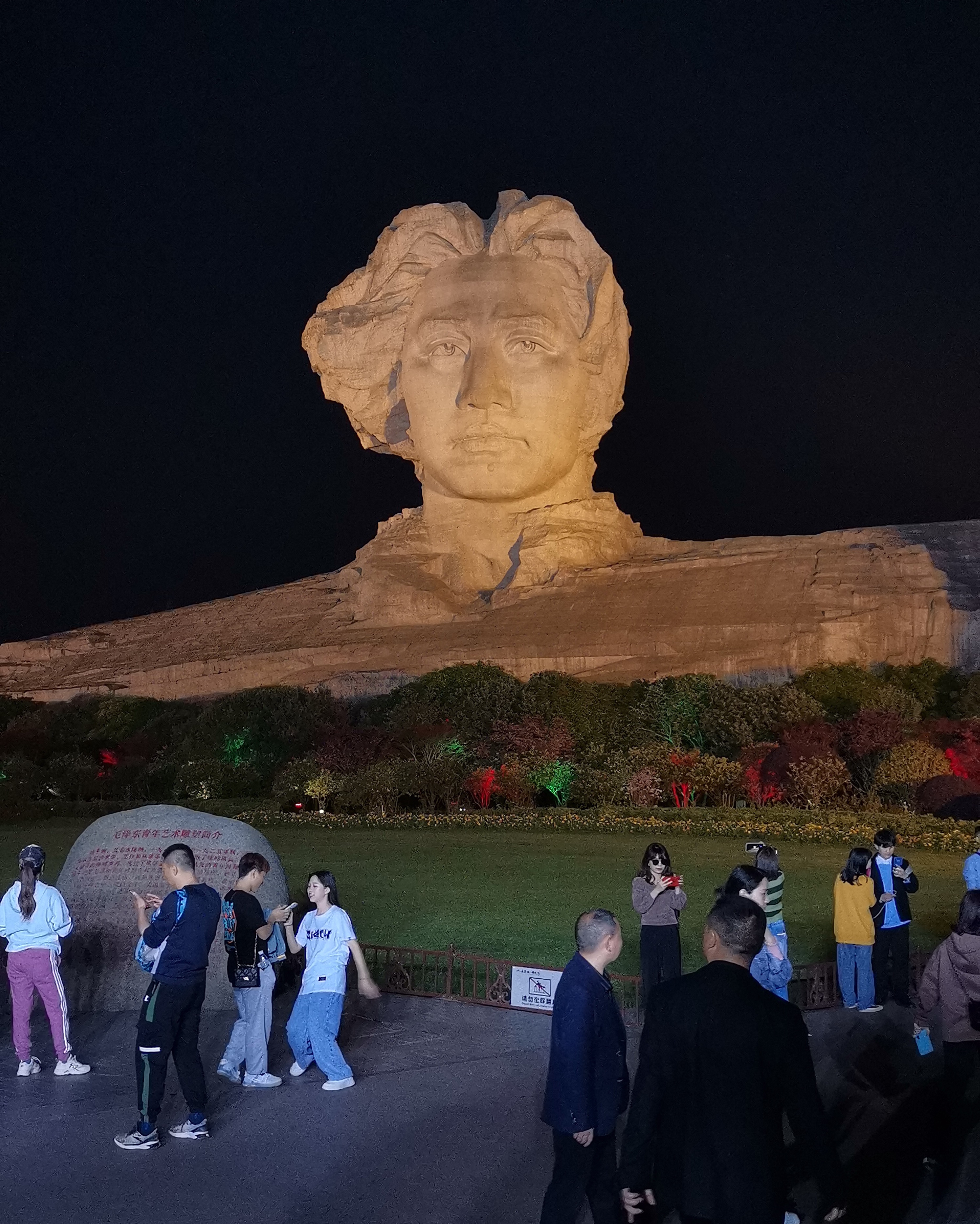 夜晚雕像建筑景观